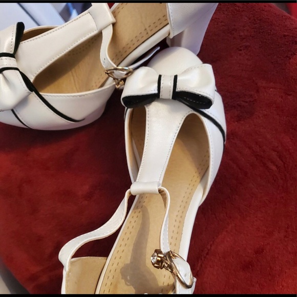 Round toe black and white bow tie platform - Picture 2 of 4